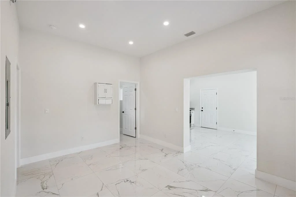 Photo of 207 AVENUE E SE