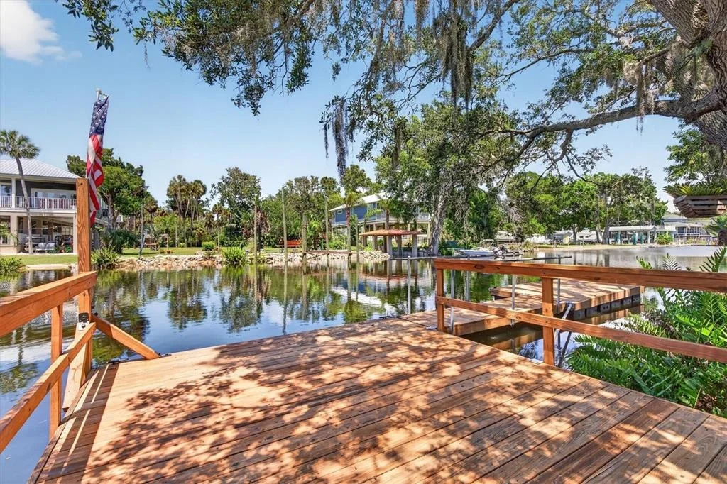 Photo of 6086 ISLAND DRIVE