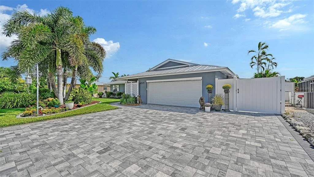 Photo of 4919 CORAL BOULEVARD