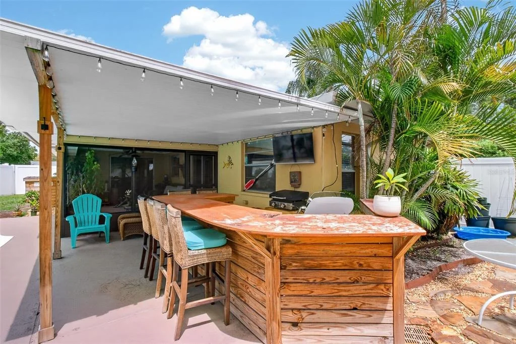 Photo of 2221 COLONIAL DRIVE