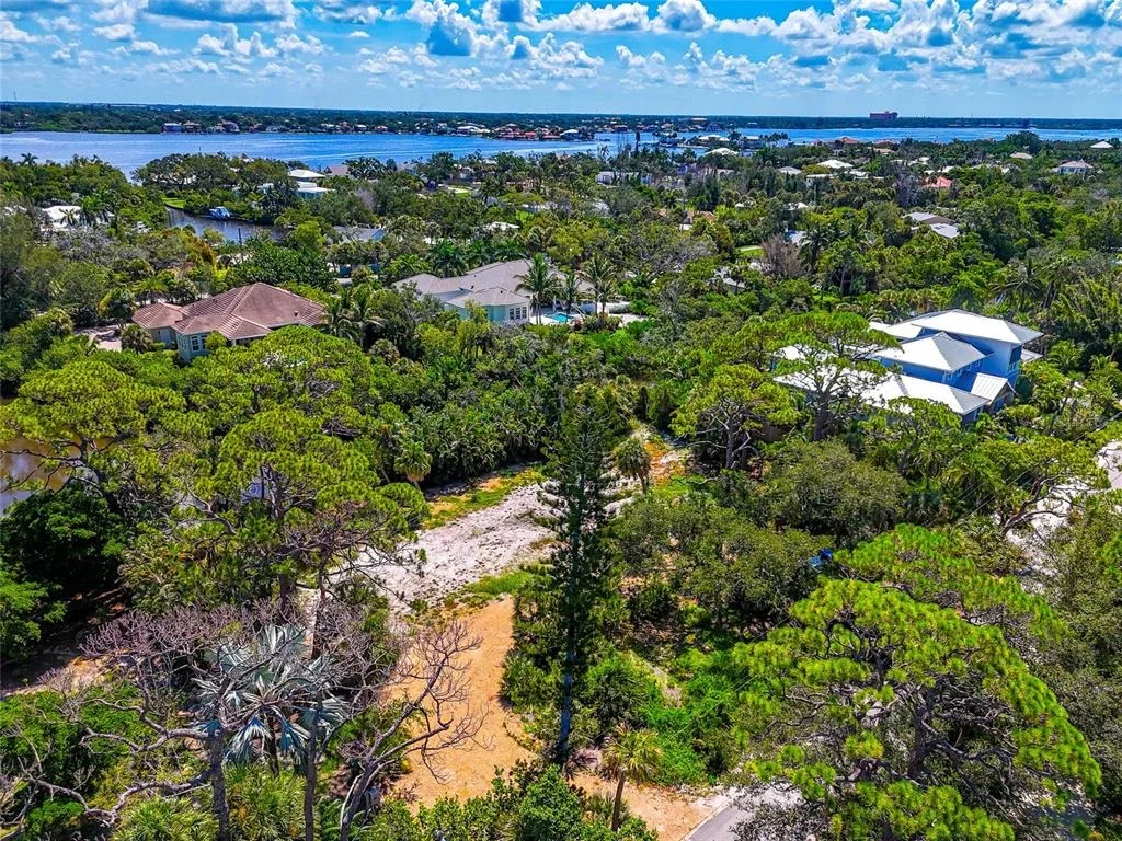 Photo of 7233 PINE NEEDLE ROAD