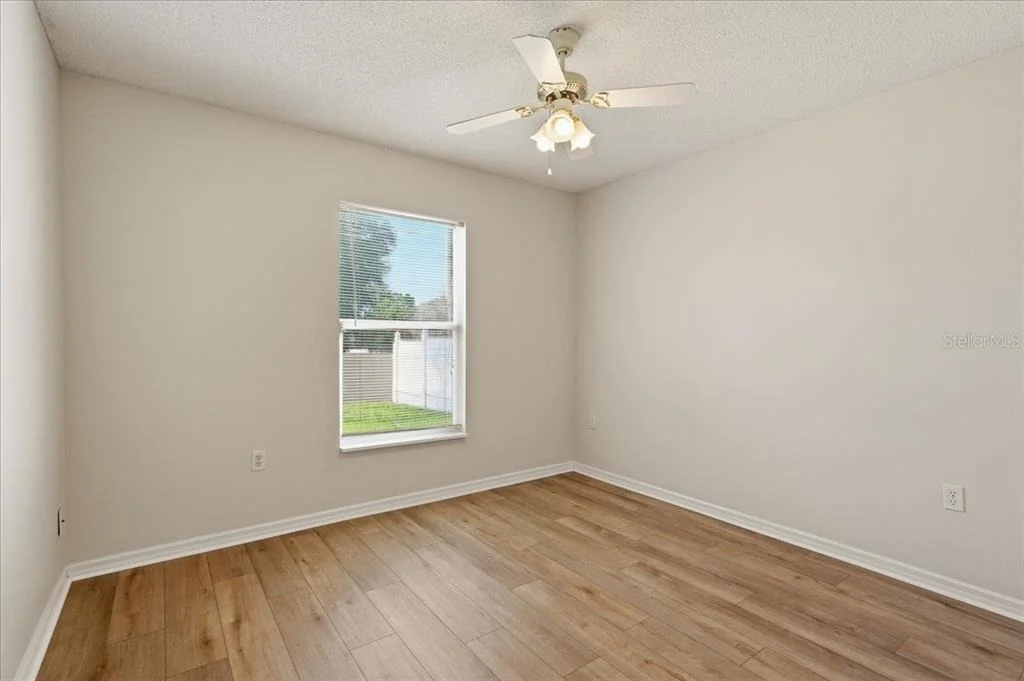 Photo of 372 LAKE DAISY CIR