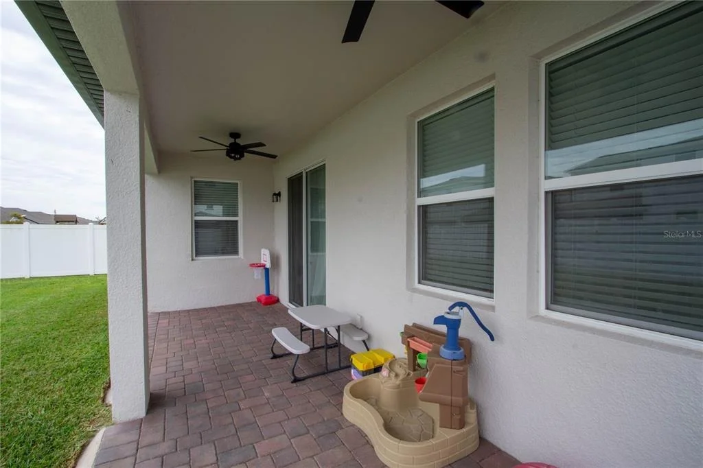 Photo of 1261 LONE PALM WAY