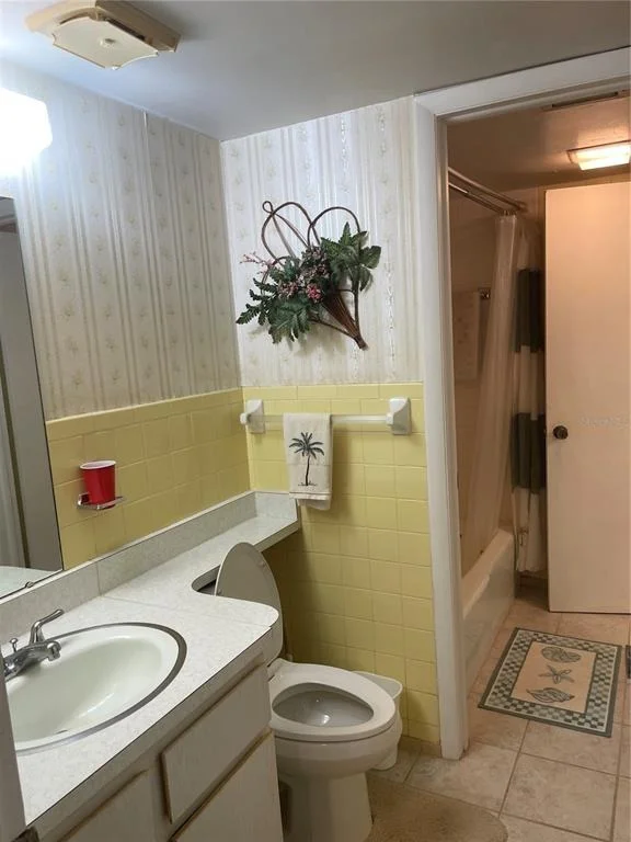Photo of Unit UNITA at 532 MIDWAY DRIVE