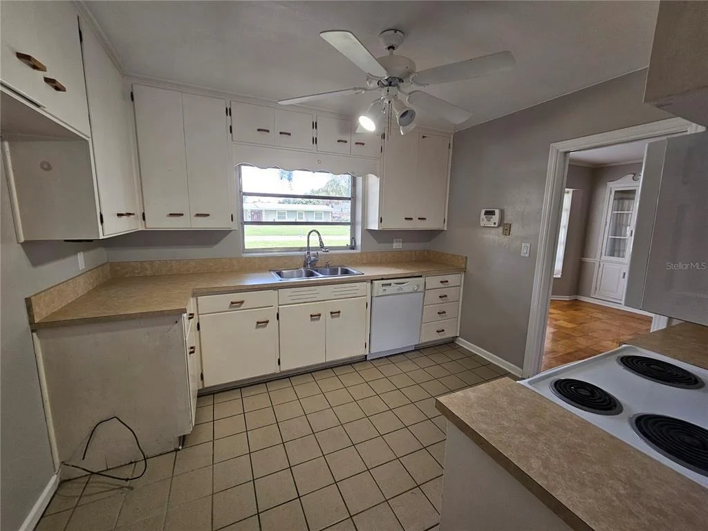 Photo of 880 OLEANDER DRIVE SE
