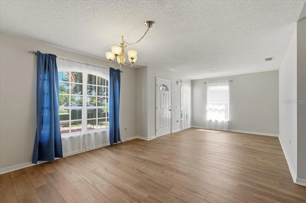 Photo of 372 LAKE DAISY CIR