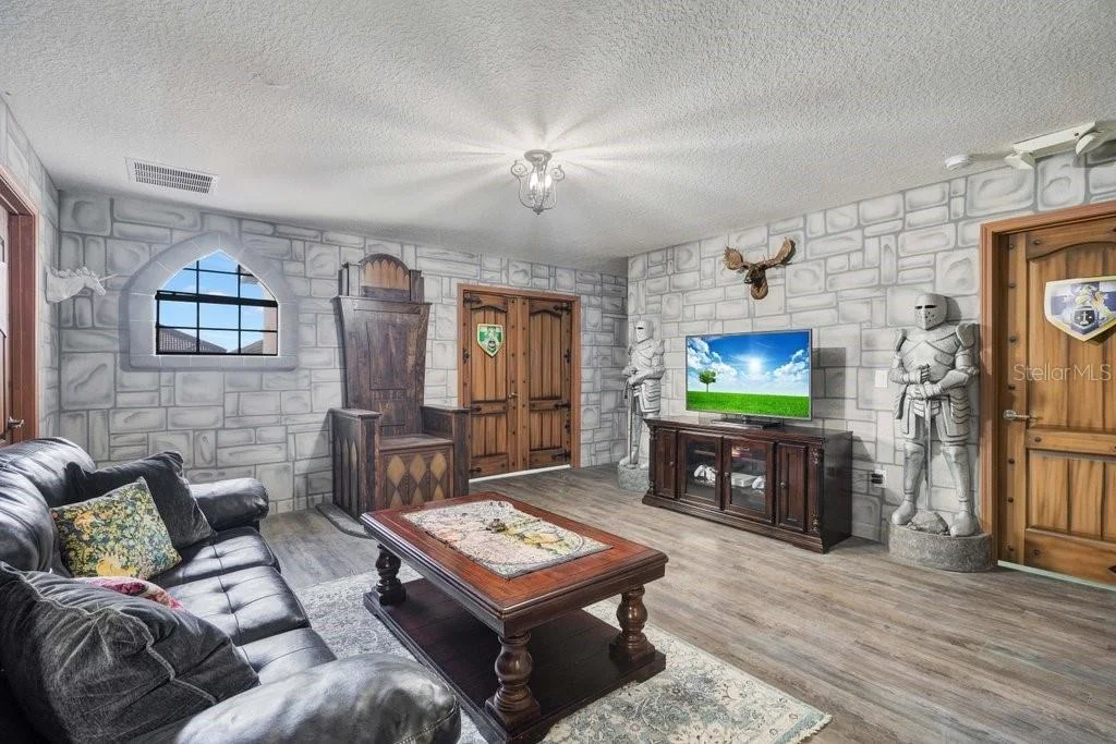 Photo of 1430 THUNDERBIRD ROAD