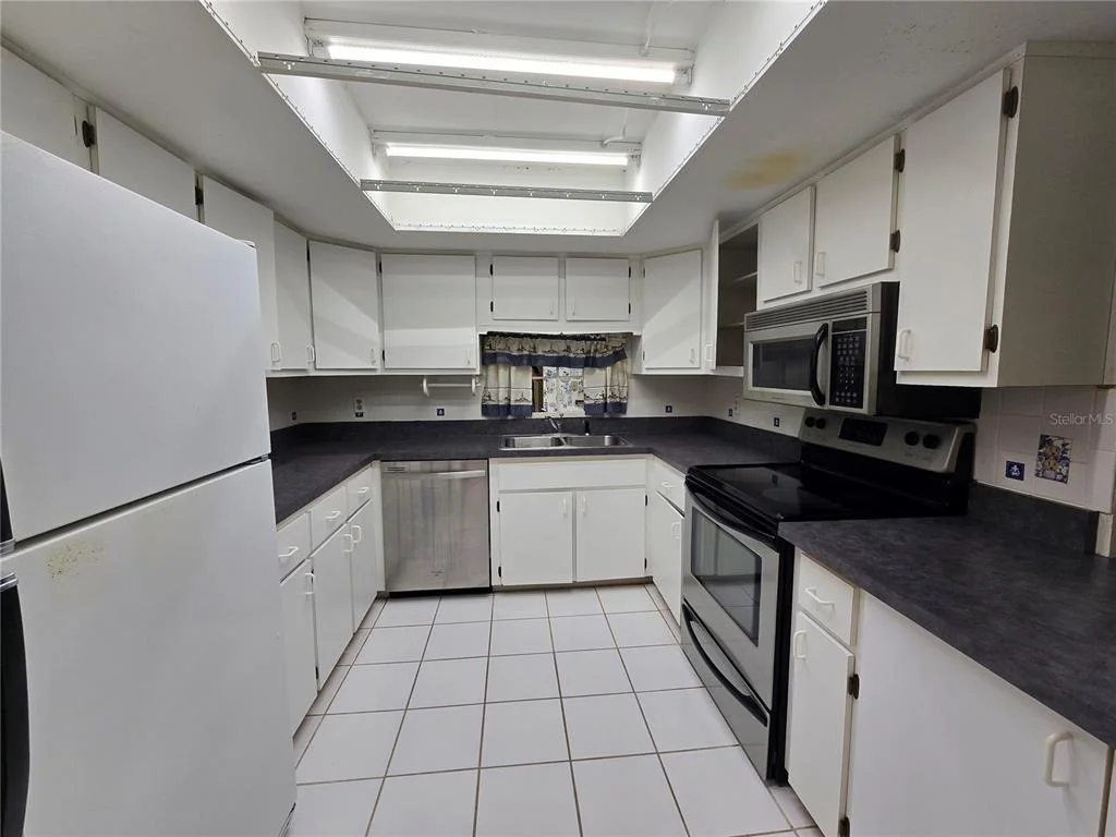 Photo of Unit B at 606 MIDWAY DRIVE