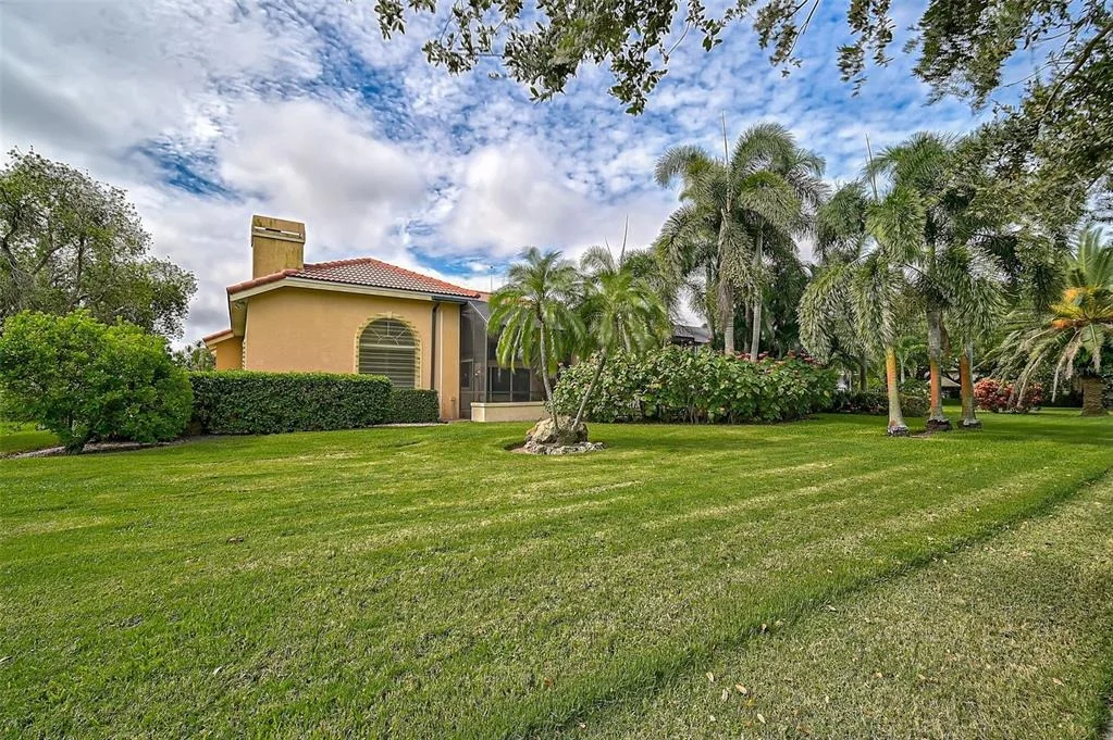 Photo of 909 MACEWEN DRIVE