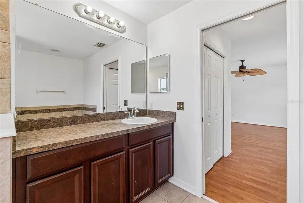 Photo of 915 WINDTON OAK DRIVE