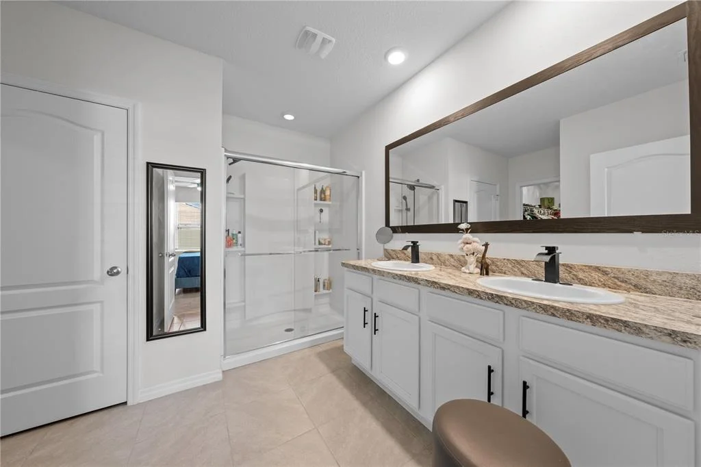 Photo of 1242 IGUANA LOOP