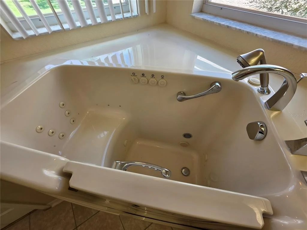 Photo of 225 ROYAL PALM WAY