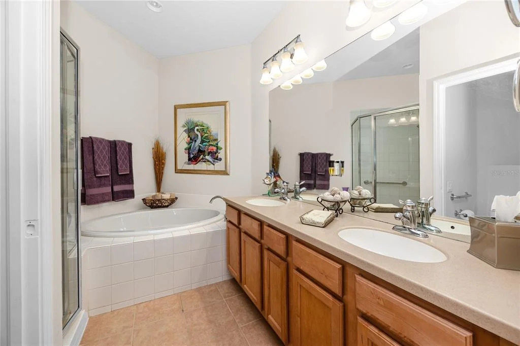 Photo of 894 LANTERN WAY