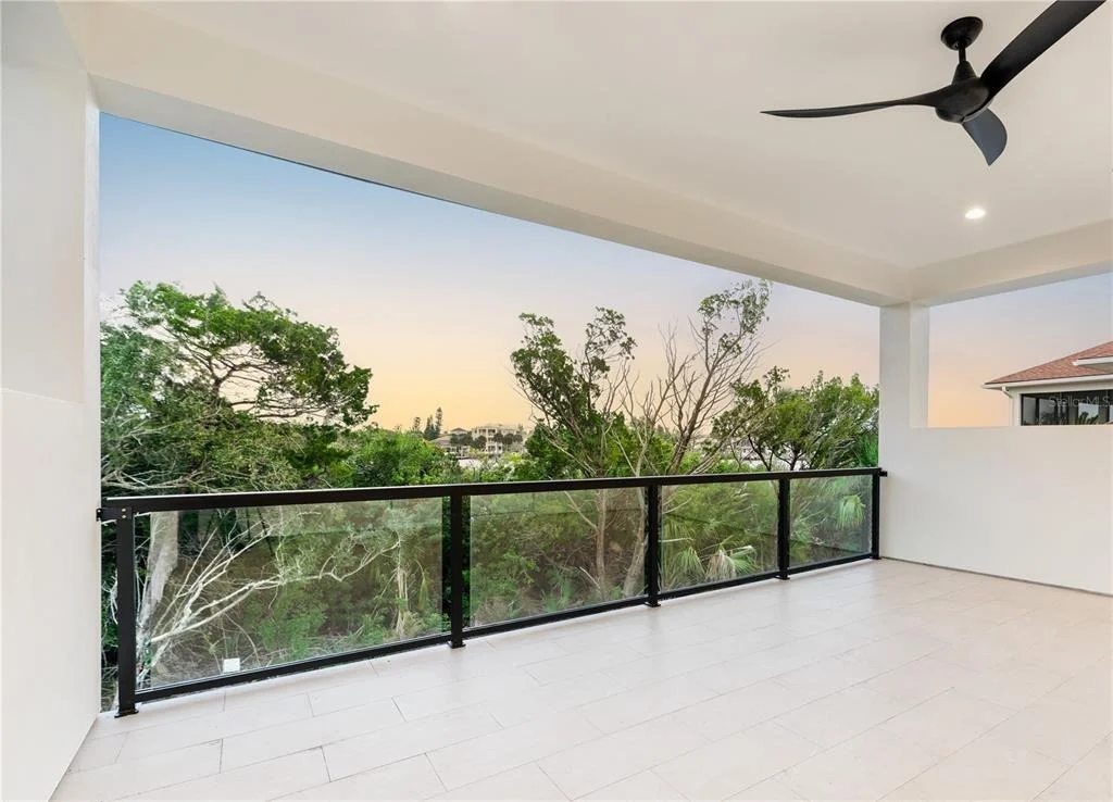 Photo of 2549 PALM AVENUE