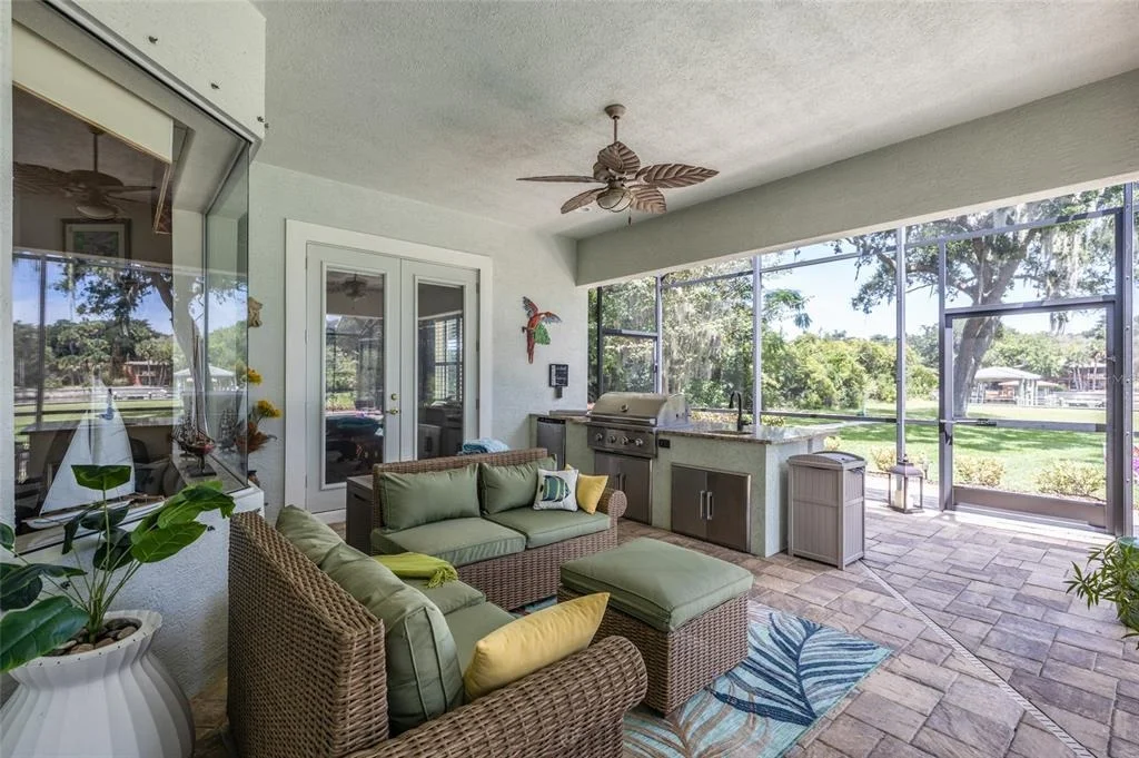 Photo of 14 LONGVIEW WAY N