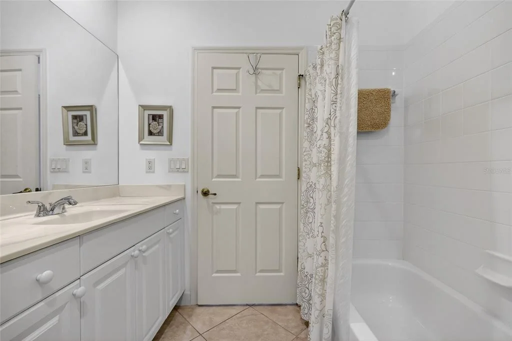 Photo of Unit D at 3336 SUNSET KEY CIRCLE