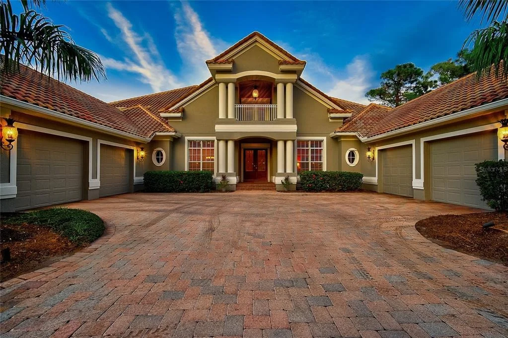 Photo of 854 MACEWEN DRIVE