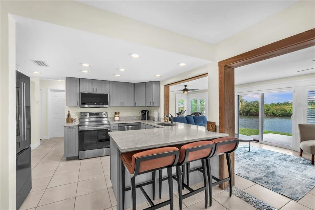 Photo of 911 SILVER PALM WAY