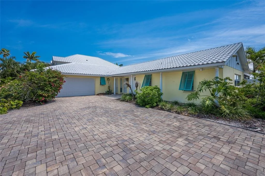 Photo of 633 KEY ROYALE DRIVE