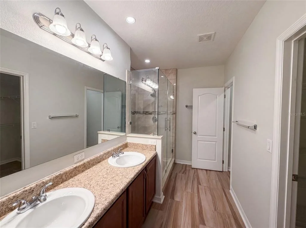 Photo of 1048 BETHPAGE ROAD