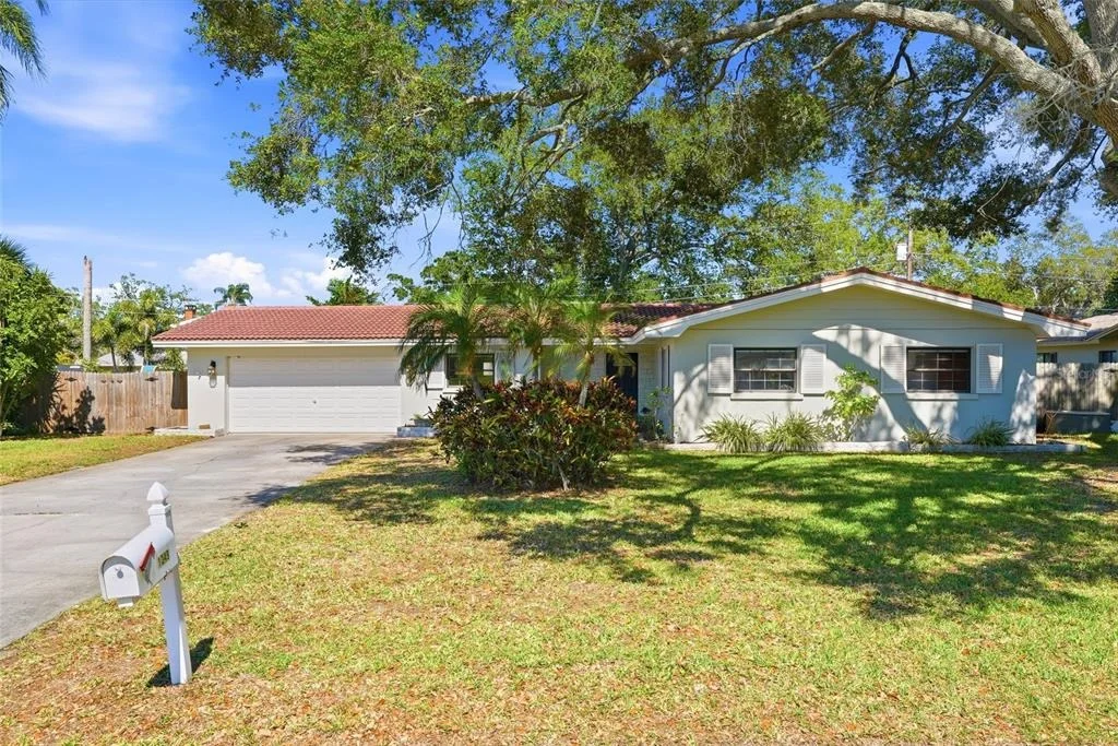 Photo of 1349 VIEWTOP DRIVE