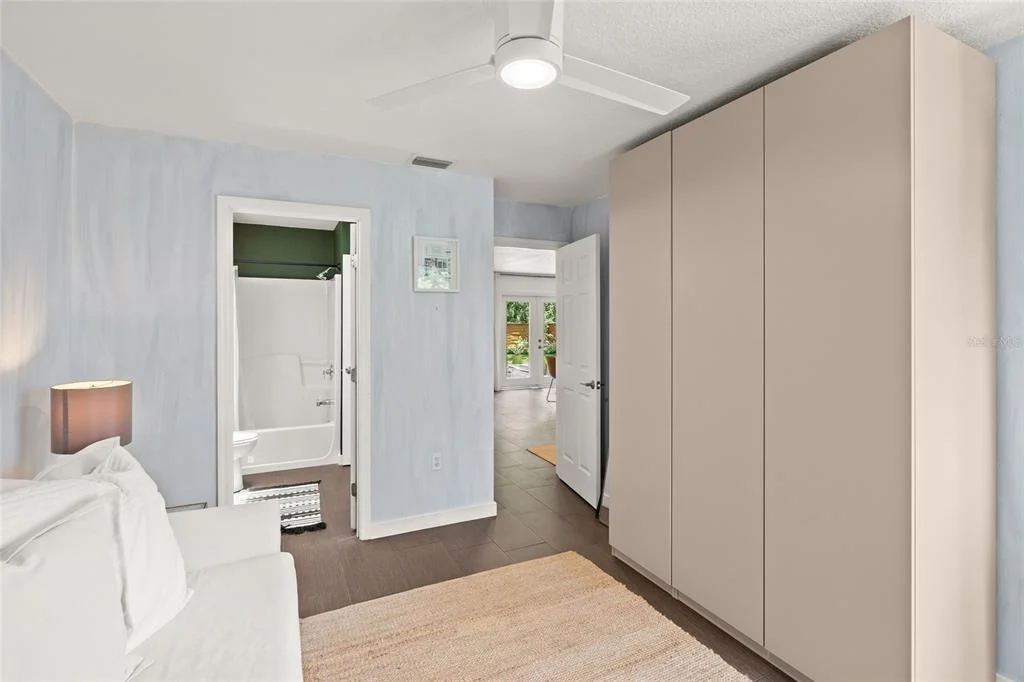 Photo of 319 BEARDED OAKS CIRCLE