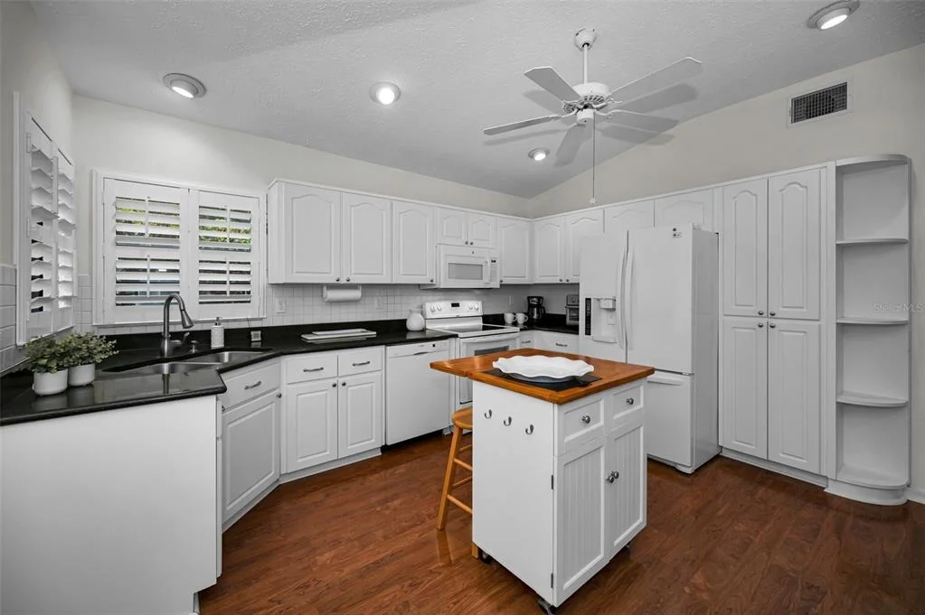 Photo of 900 LUCAS LANE