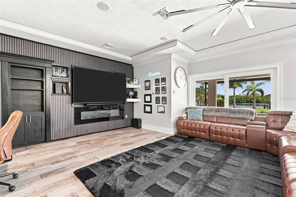 Photo of 2424 HARBOUR DRIVE