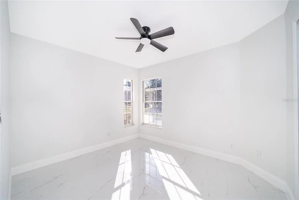 Photo of 1250 GLENMORE DRIVE