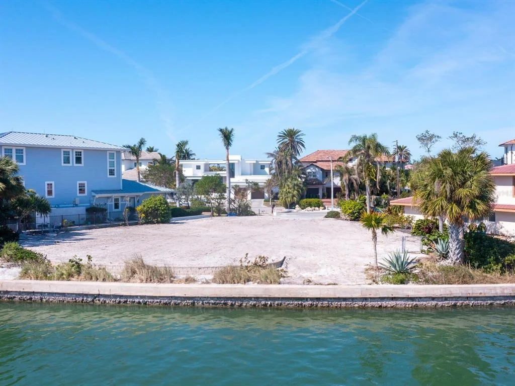 Photo of 894 FREELING DRIVE