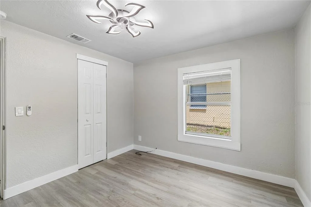 Photo of 1614 E MAPLE AVENUE