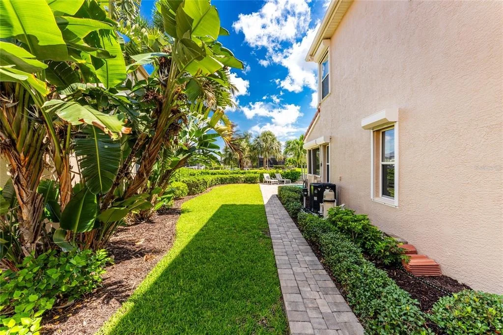 Photo of 3341 SUNSET KEY CIRCLE