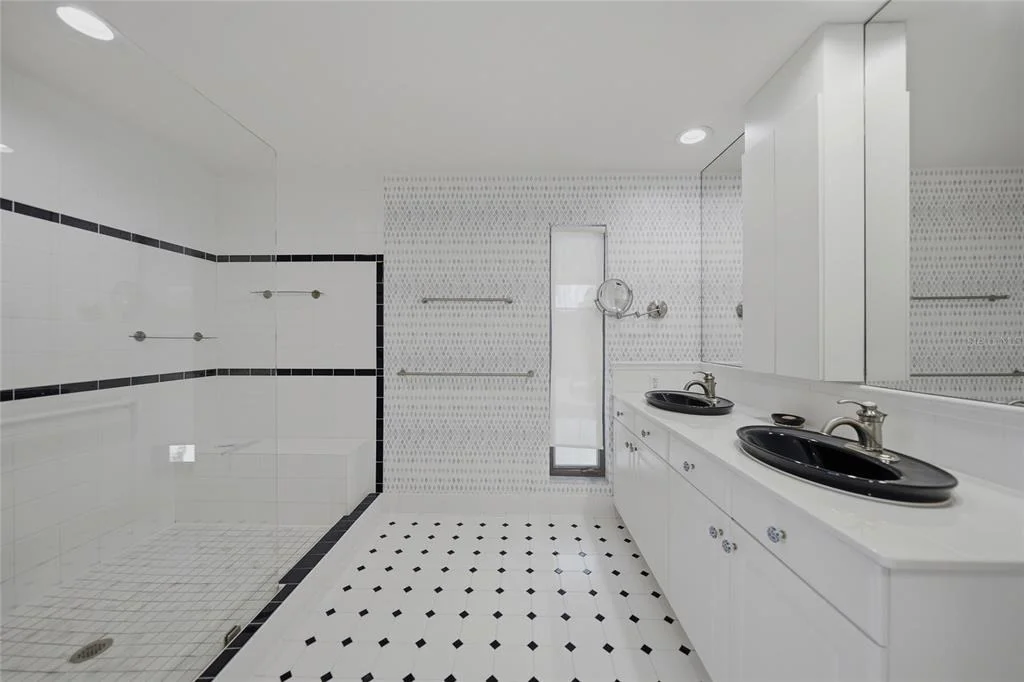 Photo of 4460 NORTHSHORE DRIVE
