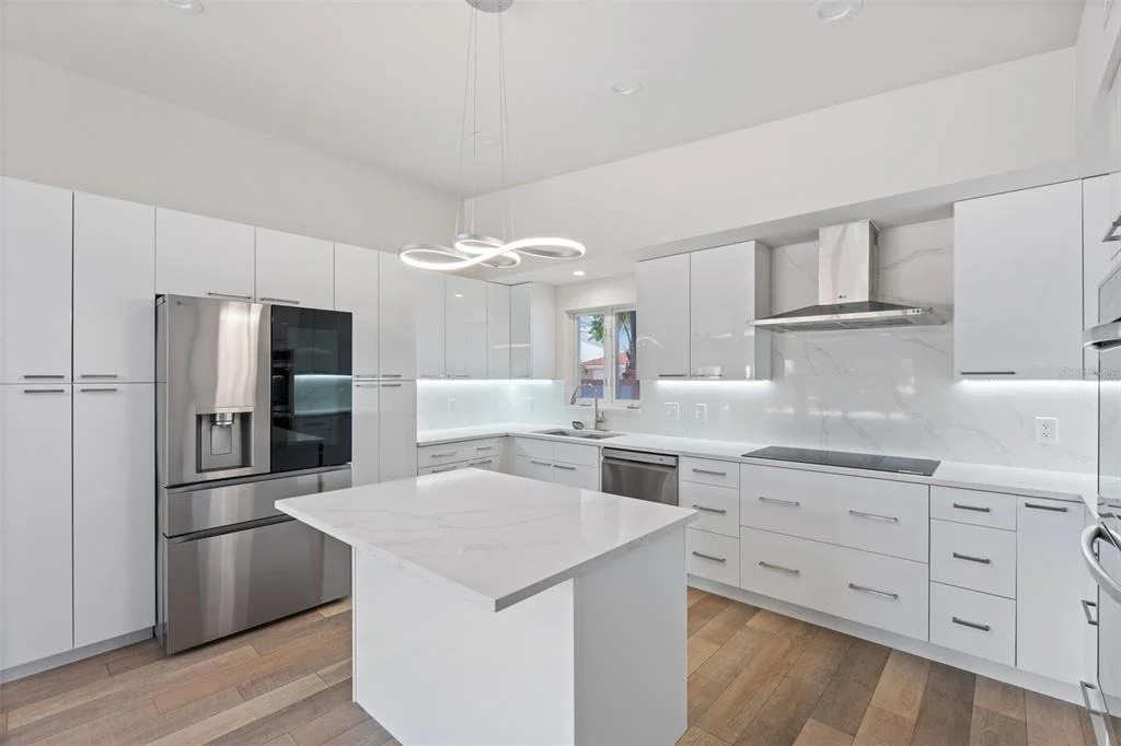 Photo of 528 KEY ROYALE DRIVE