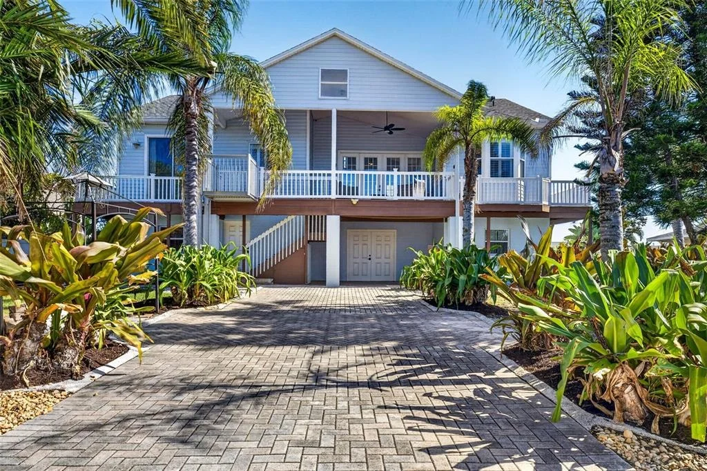 Photo of 821 BLUE HERON BOULEVARD