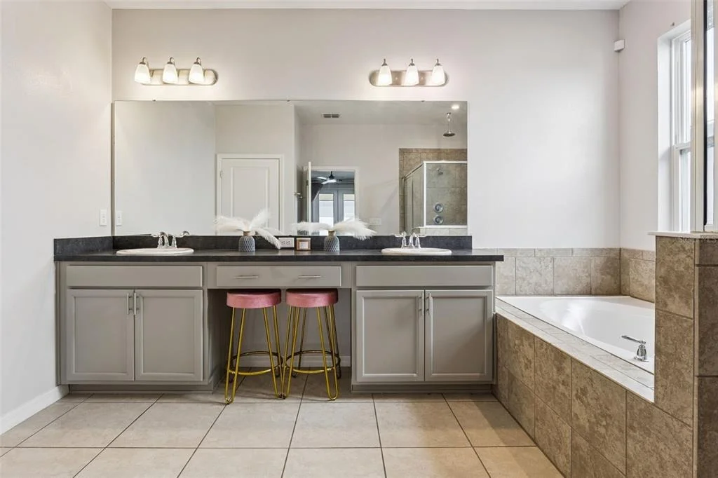 Photo of 1111 LONE PALM WAY