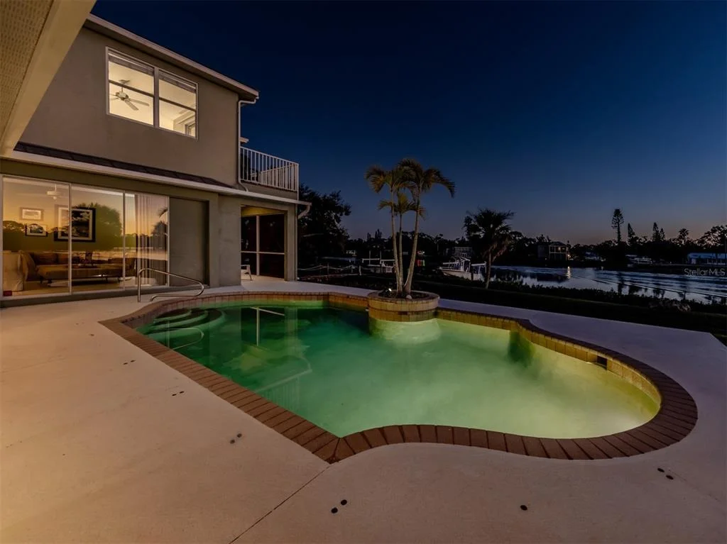 Photo of 853 HILLCREST DRIVE