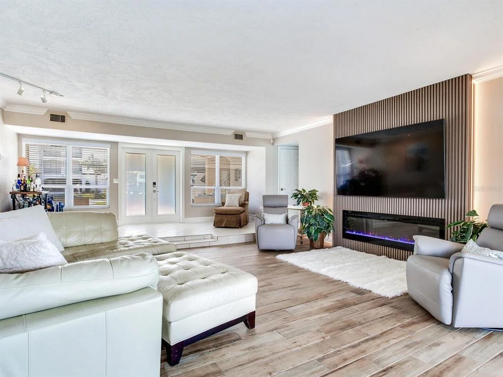 Photo of Unit B at 210 DOLPHIN POINT