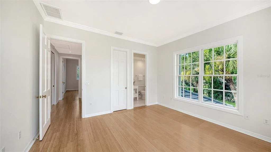 Photo of 916 MACEWEN DRIVE