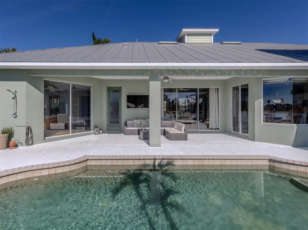 Photo of 853 HILLCREST DRIVE