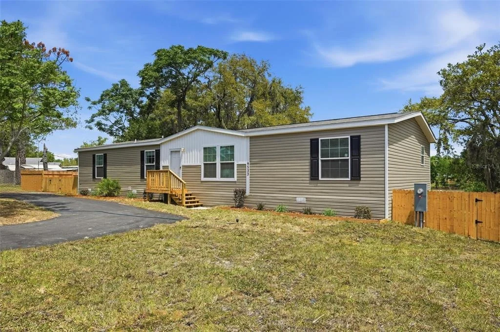 Photo of 9533 ROUND LAKE DRIVE