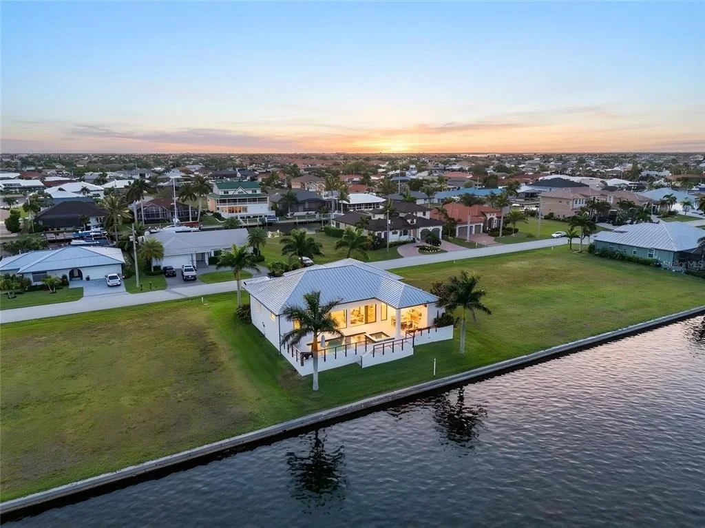 Photo of 125 COLONY POINT DRIVE