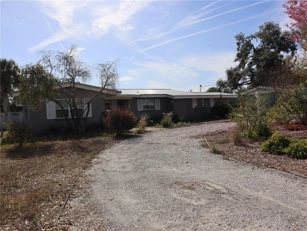 Photo of 940 OLEANDER DRIVE SE
