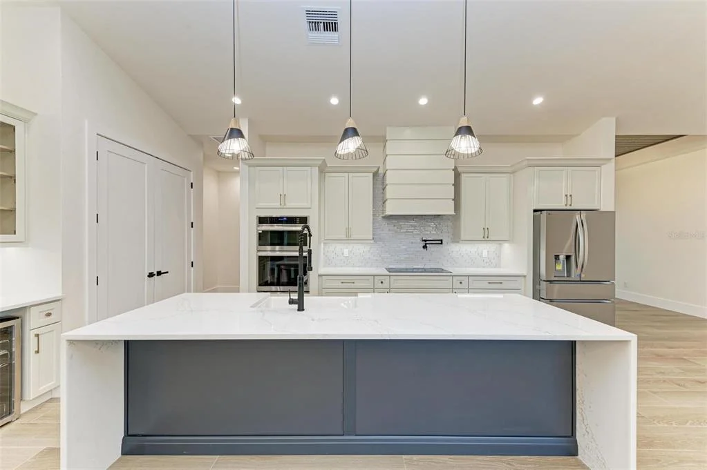 Photo of 6100 RIVERSIDE DRIVE