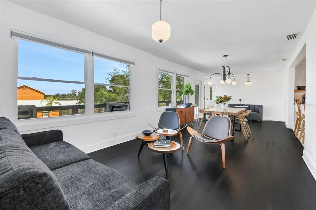 Photo of 39 E PARK AVENUE