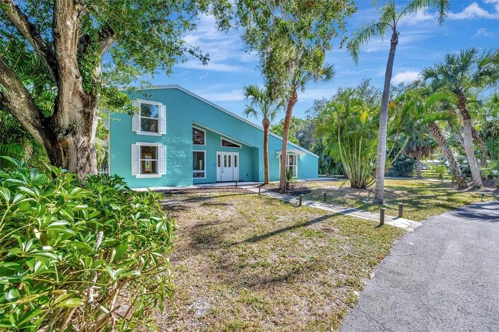 Photo of 403 LONGBOW TRAIL