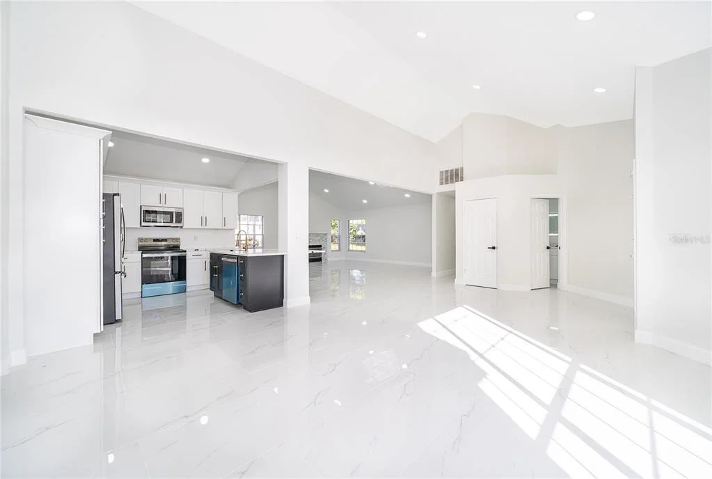 Photo of 1250 GLENMORE DRIVE