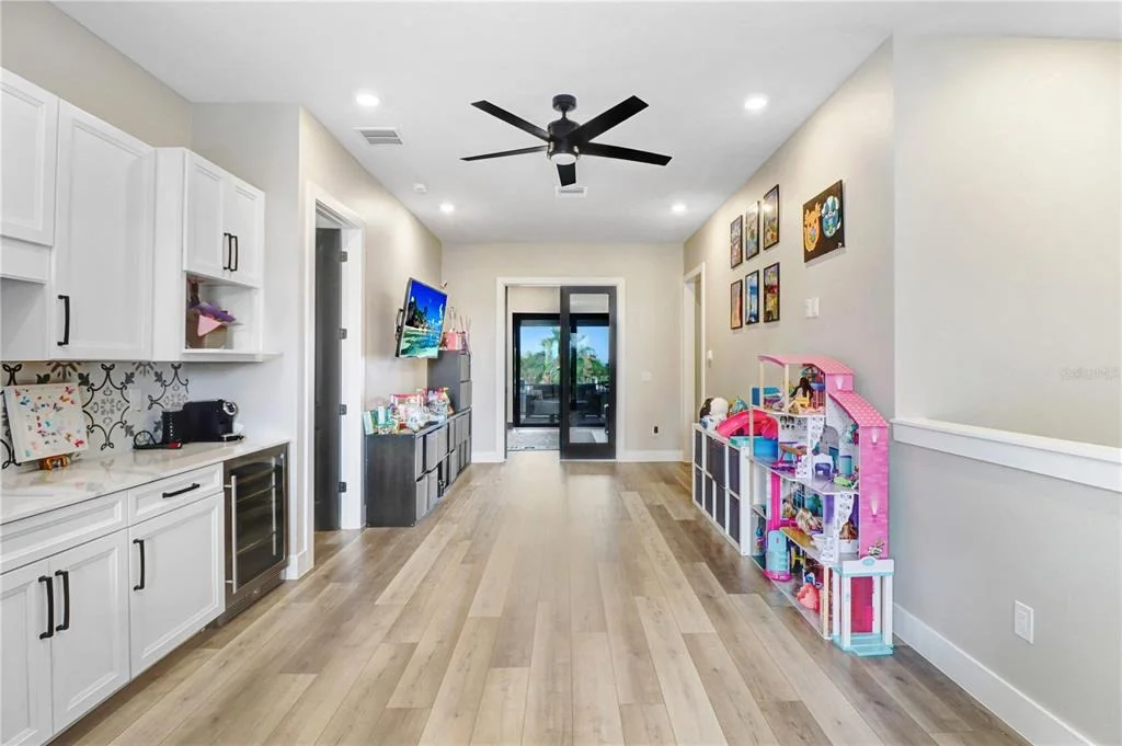 Photo of 6104 LAGOMAR LANE