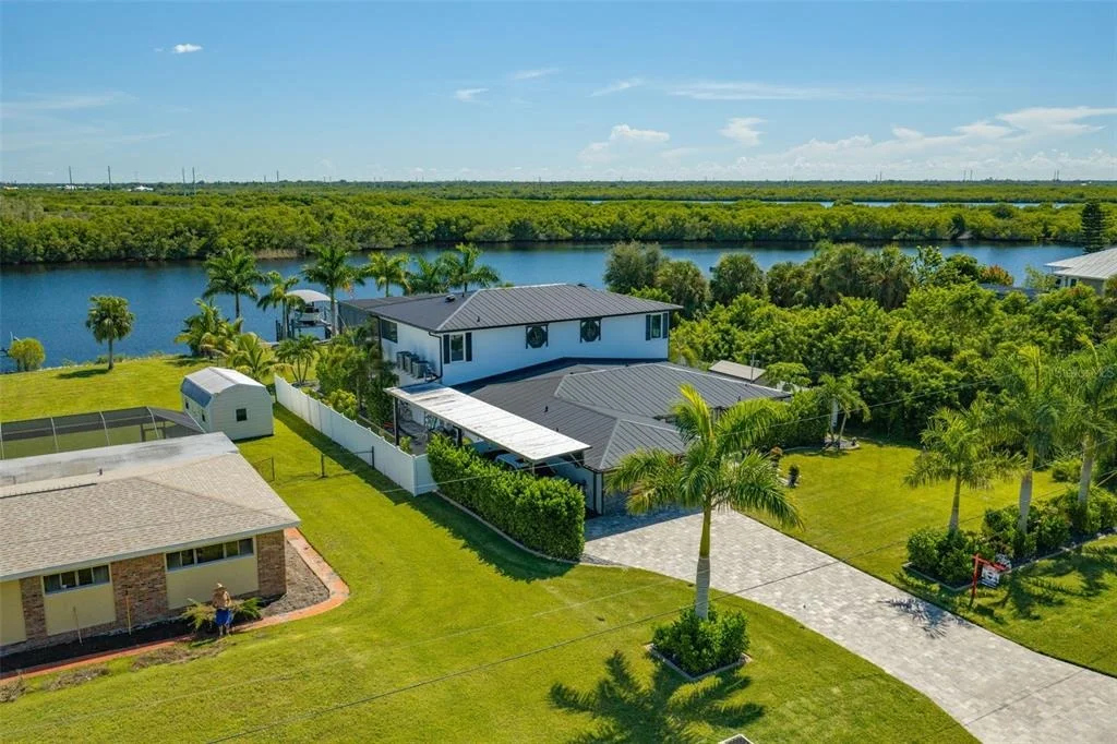 Photo of 2424 HARBOUR DRIVE