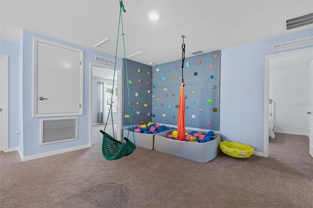 Photo of 123 OAKLEAF WAY